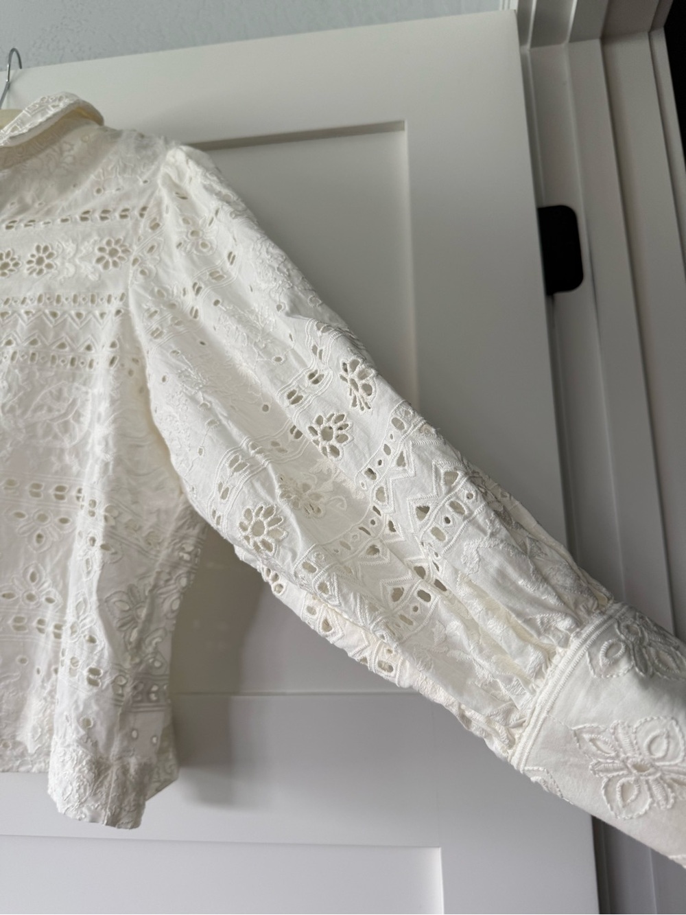 House of Harlow 1960 Cream Eyelet Lace Button-Up - Picture 3 of 5